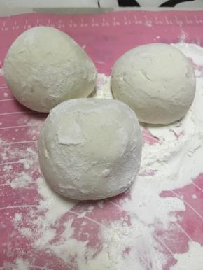 包住，用手搓圆