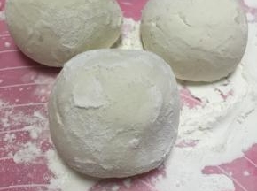 包住，用手搓圆