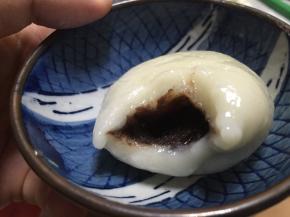 可以在汤圆里加入少量的汤，依据自己的口味调味