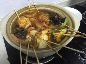 煮熟，即可一串一串的吃