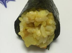 卷好放入盘中即可食用
