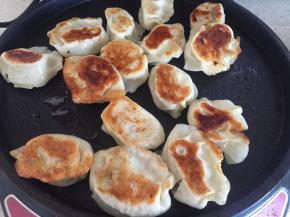 盖上电饼铛，两面煎