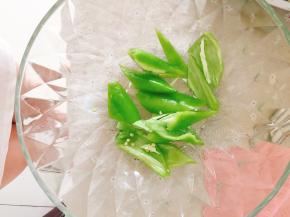 辣椒切块红薯、土豆切成条状