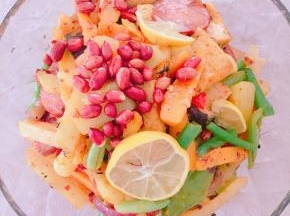 出锅、装盘，一道色香味俱全的美食就做好了，是不是光看着就让人食指大动呢？