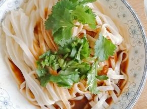 放上香菜就可以开动啦。