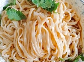 拌匀是这样，可以加点自己喜爱的咸菜。