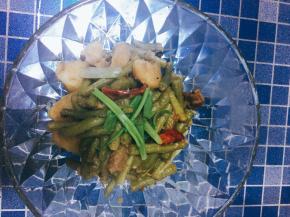 待土豆炖熟后开大火收汁、出锅。一碗香喷喷的炖菜就做好了。