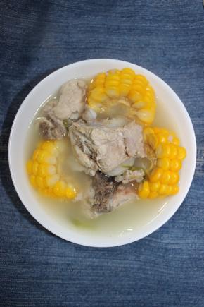 依照自己口味加入盐调味继续煮十分钟，完成后盛出即可