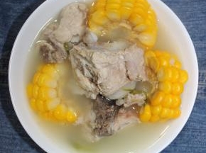 依照自己口味加入盐调味继续煮十分钟，完成后盛出即可