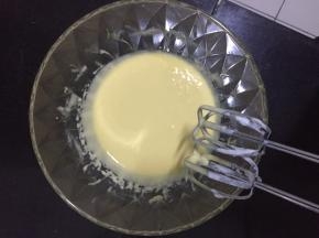 蛋黄打散