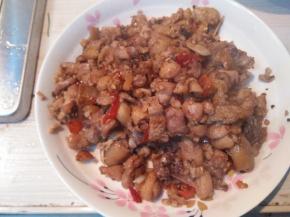 炒至粘锅，出锅