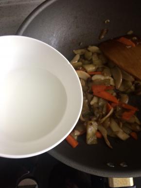 用淀粉勾一个薄芡即可出锅