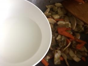 用淀粉勾一个薄芡即可出锅