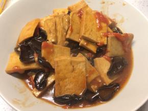 待锅中汤汁收浓即可出锅。