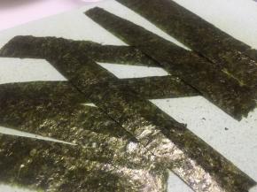 需要海苔1片，切条