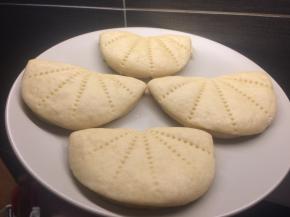 大火蒸15分钟即可，夹上红烧肉或者你喜欢的各种菜都可以哦！