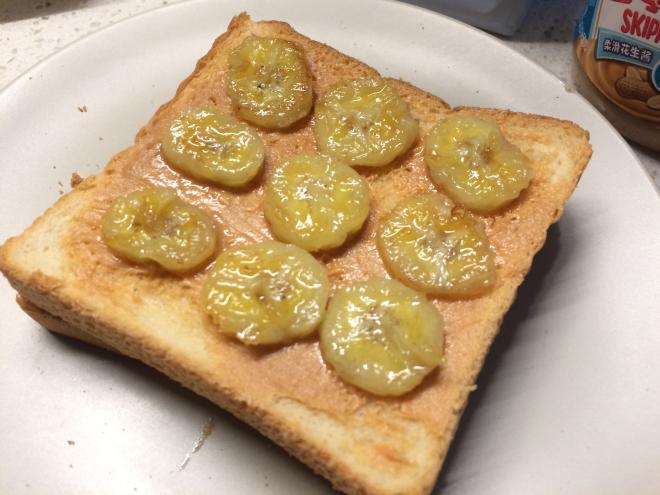 香蕉花生酱吐司