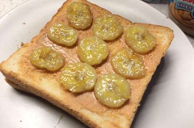 香蕉花生酱吐司