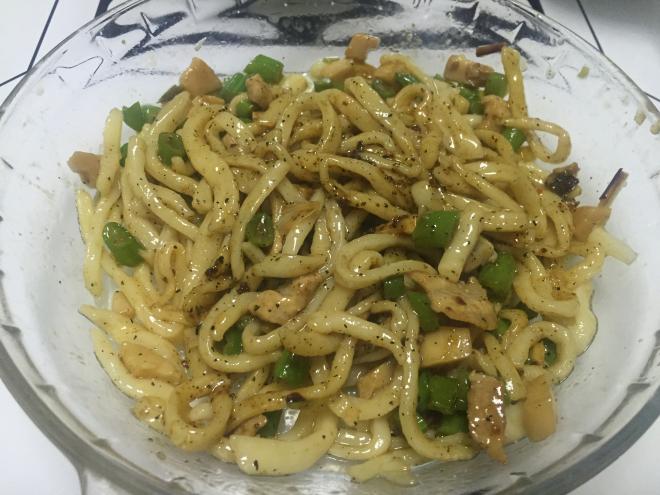 黑芝麻五花肉浇头面