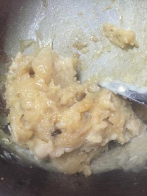 不断搅拌，防止粘锅，直至糊状