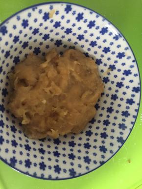 盛到碗中，放入冰箱冷冻半个小时，拿出