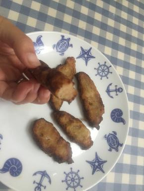 炸至两面金黄，大约5分钟，出锅即可