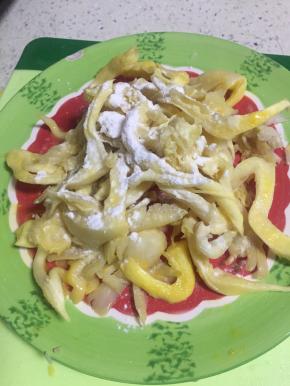 加入少量淀粉，将淀粉拌匀