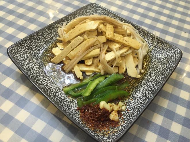 金针菇拌豆干