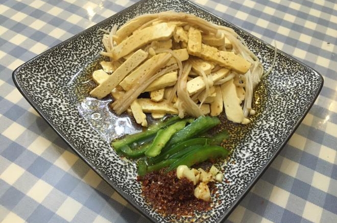 金针菇拌豆干