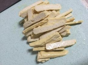 把豆干切片