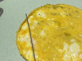 蛋饼切成条状