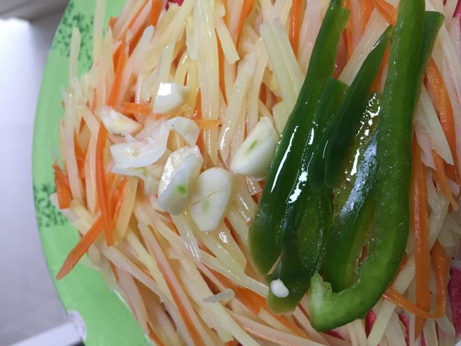 凉拌胡萝卜土豆丝