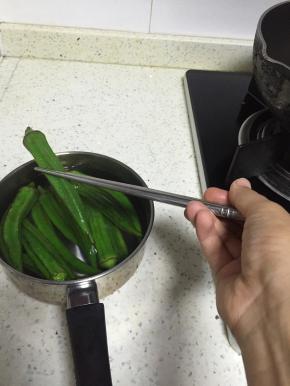 捞出后放入冷水中浸一下