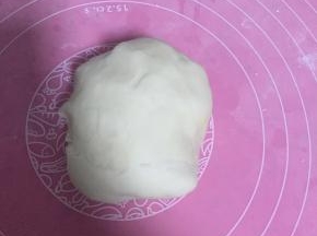 加入水和面，然后醒面15分钟