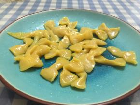 煮熟捞出，置于盘中，即可以食用，口味甘甜劲道。