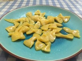 煮熟捞出，置于盘中，即可以食用，口味甘甜劲道。