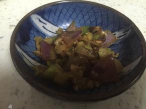 再根据自己的喜好，制作窝窝头配菜