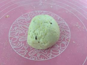 揉成光滑的面团。