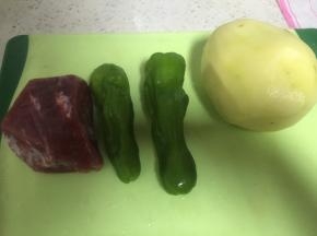 准备好各类食材