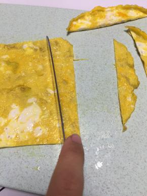 蛋饼切成条装