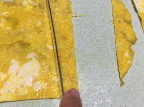 蛋饼切成条装