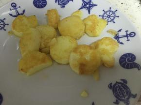 双面煎，煎3分钟左右，变得金黄，拿出备用