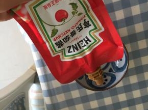 用番茄酱调制蘸酱
