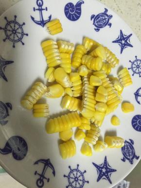 将玉米粒剥下来