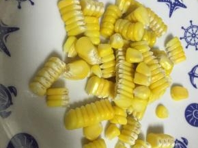 将玉米粒剥下来