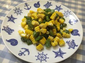 翻炒均匀，加入少量的盐，大约2分钟，出锅即可