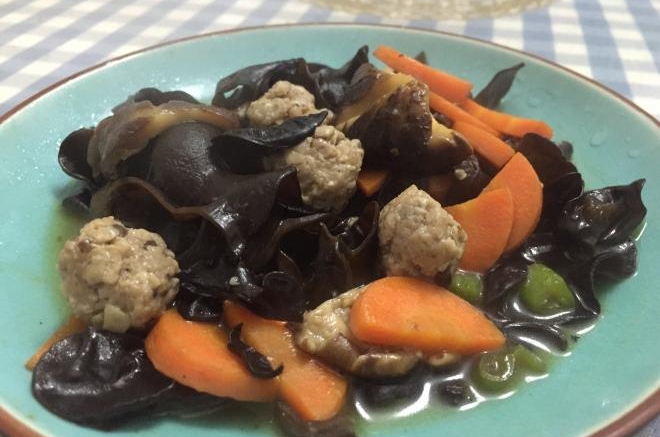 肉丸炒木耳
