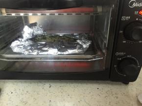 放入烤箱，调温度180度，烤10分钟