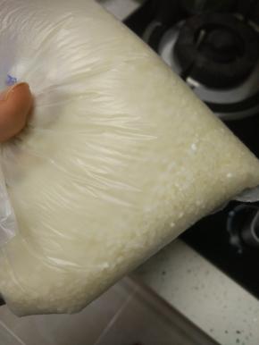 大米淘洗干净