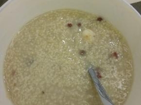 小火炖三十分钟左右，板栗煮软之后，关火出锅